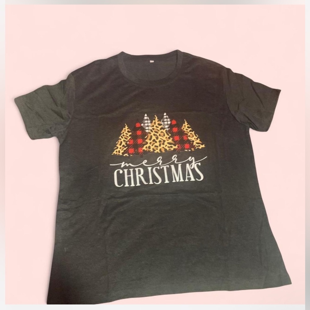 NWOT/NIP Merry Christmas Graphic T-Shirt. Women’s Large.